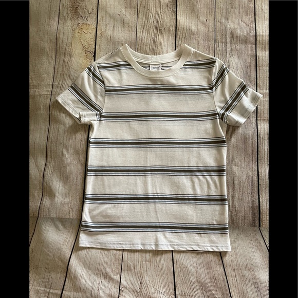 NWT Tilly’s t-shirt - Picture 5 of 8